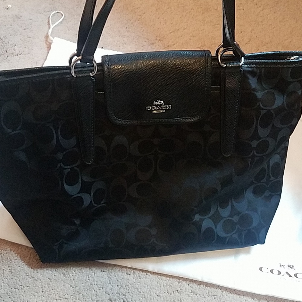 Black Coach Purse w/original dust bag